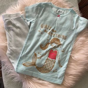 Carter’s girls leggings. Baby blue stripe. Size 5.